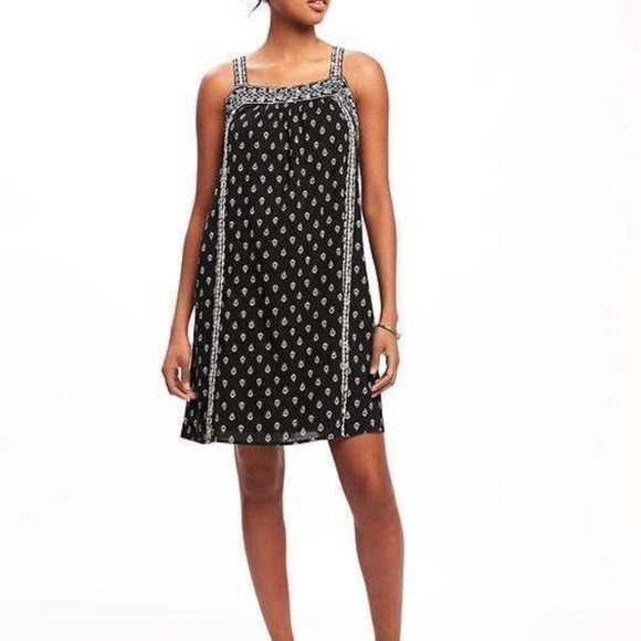 Old Navy Dresses & Skirts - Old Navy Embroidered Swing Dress Black/White Sz XL